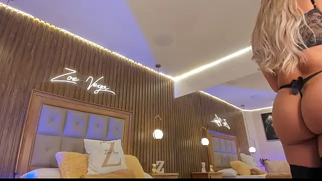 Zoevegass online show from November 2025 04:17:01 PM