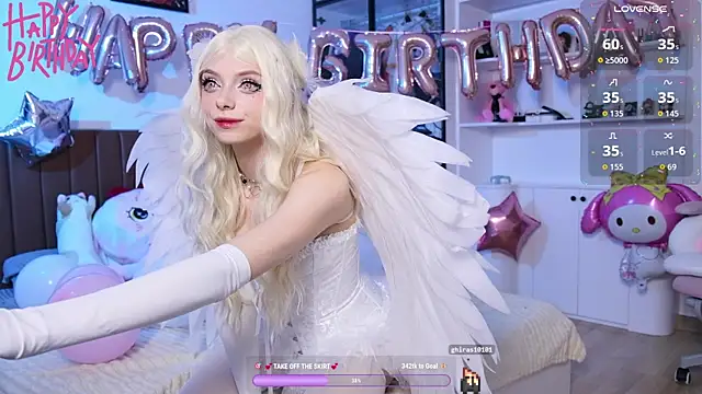 HolliWould  online show from April 2026 12:54:01 PM