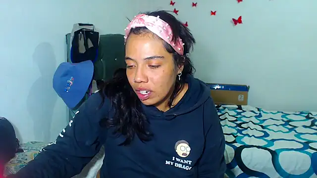 AmaraRoberts420 online show from November 2025 06:52:01 PM