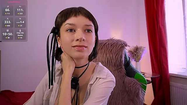 VivianLy  online show from March 2026 11:47:01 AM