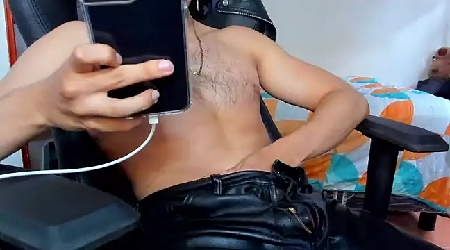 Tommy Bred online show from March 2025 06:52:01 PM