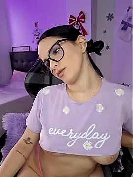 Snapshot of heyshaa chatting on January 2025 08:02:01 PM heyshaa online show from January 2025 08:02:01 PM