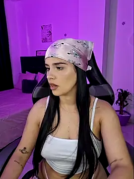 Snapshot of heyshaa chatting on February 2025 07:05:02 PM heyshaa online show from February 2025 07:05:02 PM