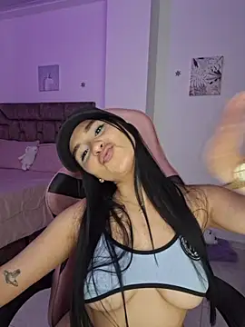 Snapshot of heyshaa chatting on November 2025 09:04:01 PM heyshaa online show from November 2025 09:04:01 PM