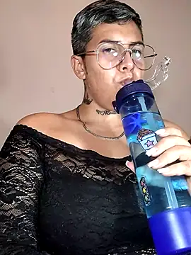 Yessi rousse online show from January 2026 11:32:02 PM