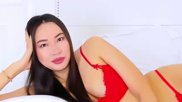 NaomiYuu online show from October 2025 02:48:02 AM