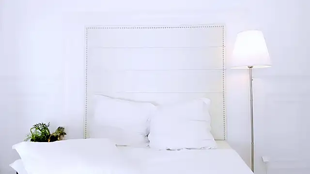 NaomiYuu online show from April 2026 02:07:01 AM