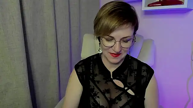 Snapshot of feliziaDesire chatting on June 2026 01:04:01 PM feliziaDesire online show from June 2026 01:04:01 PM