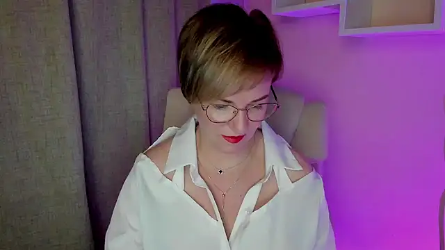 Snapshot of feliziaDesire chatting on July 2026 05:44:01 AM feliziaDesire online show from July 2026 05:44:01 AM