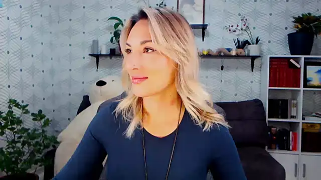 MillaXQueen online show from November 2025 05:57:01 AM