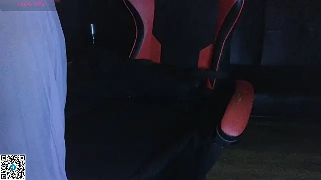 Snapshot of Mia_G0ld chatting on November 2025 05:01:02 PM Mia G0ld online show from November 2025 05:01:02 PM