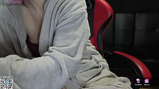 Snapshot of Mia_G0ld chatting on November 2025 03:43:02 PM Mia G0ld online show from November 2025 03:43:02 PM