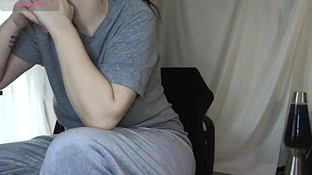 Snapshot of Mia_G0ld chatting on January 2026 03:28:01 PM Mia G0ld online show from January 2026 03:28:01 PM