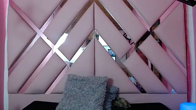 nathaly low1 online show from March 2025 01:07:02 PM