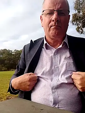 stiffandlubedxh online show from October 2025 09:04:01 PM