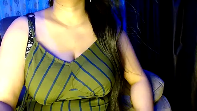 janifer001 online show from October 2025 04:52:02 PM