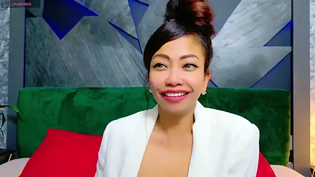 ElyaQuinn online show from December 2024 03:46:02 PM