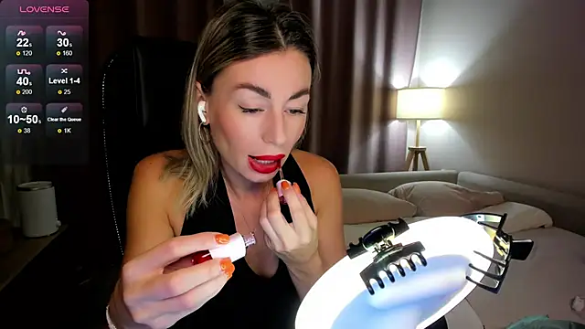 Snapshot of DannaEvan chatting on November 2025 01:30:01 AM DannaEvan online show from November 2025 01:30:01 AM