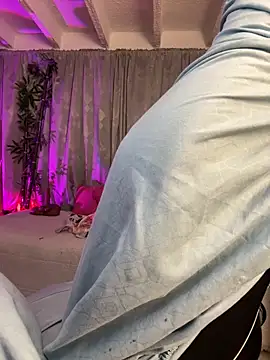 lonely shewolf online show from April 2026 03:39:01 PM