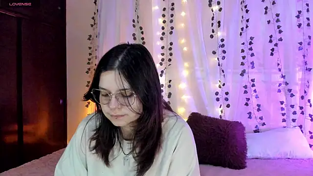 Mey moon online show from December 2024 08:18:01 PM