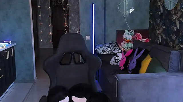 Blckmirrorr online show from April 2026 11:30:02 AM