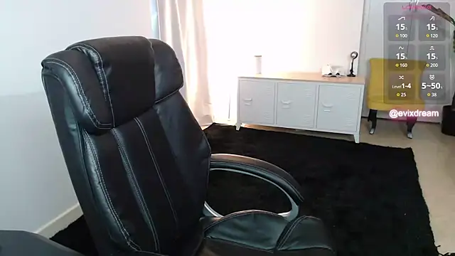 Crystal-dreamt online show from April 2026 09:10:01 AM