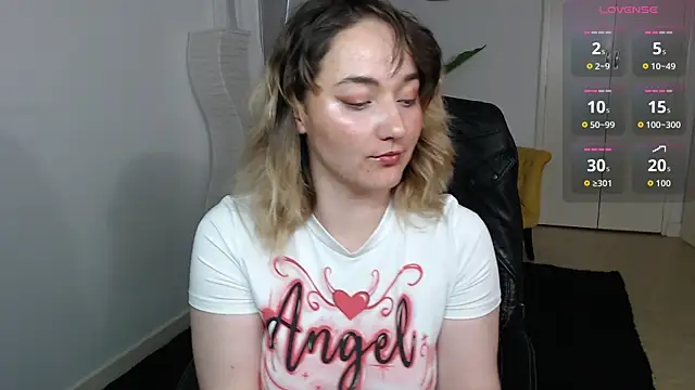 Snapshot of Crystal-dreamt chatting on July 2026 02:01:02 PM Crystal-dreamt online show from July 2026 02:01:02 PM