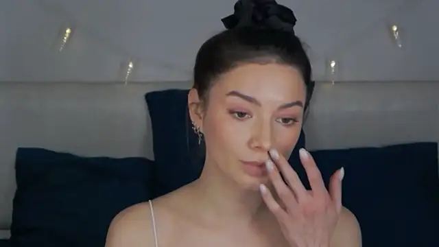 sinthiaroze online show from February 2025 02:21:02 PM