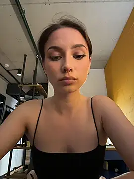 sinthiaroze online show from September 2025 07:58:02 PM