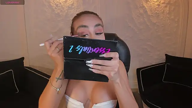 DannaCruz online show from November 2025 05:46:02 PM