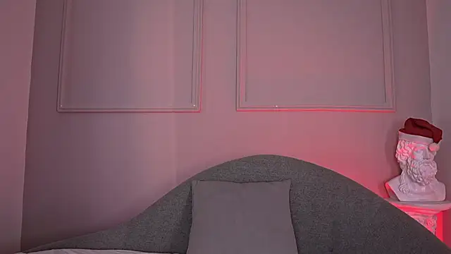 Snapshot of Paulah_x chatting on December 2025 08:39:02 PM Paulah x online show from December 2025 08:39:02 PM