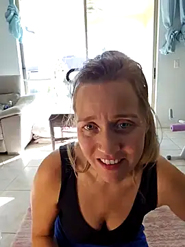 SkyelarSommer online show from December 2024 04:27:01 PM