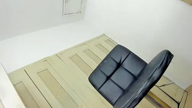 Snapshot of MissCarolinne chatting on January 2025 05:41:01 AM MissCarolinne online show from January 2025 05:41:01 AM