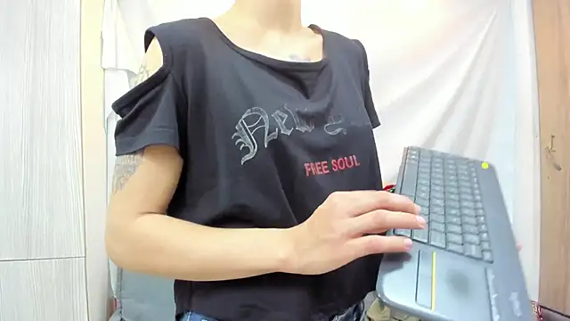 Mhelanny2 online show from February 2026 06:26:02 PM