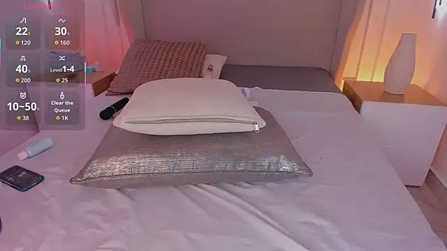 luisah  online show from October 2025 08:13:02 PM