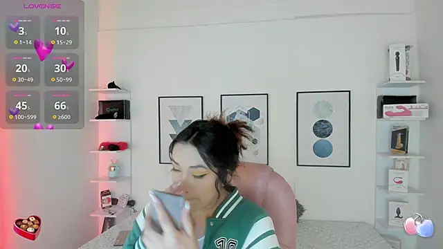 cristal  hot 1 online show from February 2025 04:05:01 AM