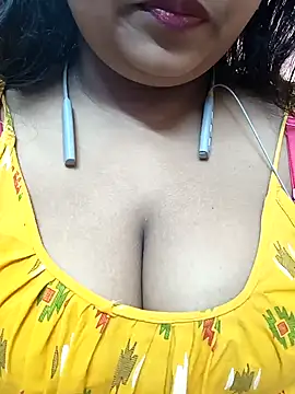 Snapshot of Sophiaboudi chatting on January 2025 05:24:01 PM Sophiaboudi online show from January 2025 05:24:01 PM