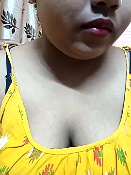 Snapshot of Sophiaboudi chatting on January 2025 05:35:02 PM Sophiaboudi online show from January 2025 05:35:02 PM