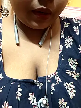 Snapshot of Sophiaboudi chatting on February 2025 05:48:01 PM Sophiaboudi online show from February 2025 05:48:01 PM