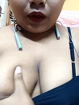 Snapshot of Sophiaboudi chatting on February 2025 05:37:01 PM Sophiaboudi online show from February 2025 05:37:01 PM