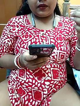 Snapshot of Sophiaboudi chatting on February 2025 05:42:01 PM Sophiaboudi online show from February 2025 05:42:01 PM