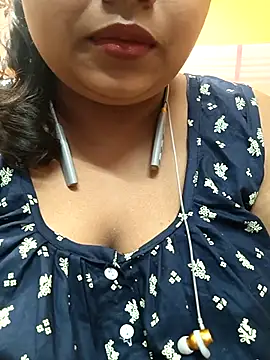 Snapshot of Sophiaboudi chatting on February 2025 05:28:01 PM Sophiaboudi online show from February 2025 05:28:01 PM