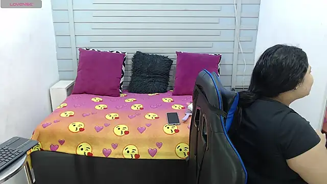 evelin zaens online show from February 2025 10:25:01 PM