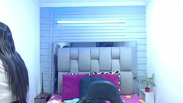 evelin zaens online show from April 2026 04:23:02 AM