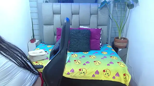 evelin zaens online show from July 2026 04:04:02 AM