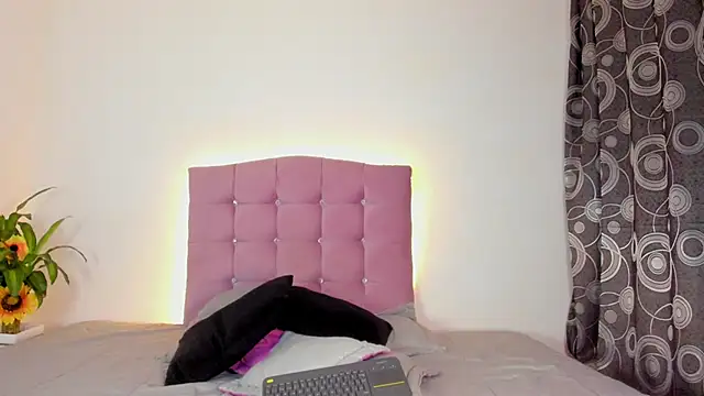 MarieLatex online show from December 2024 12:07:02 AM