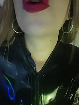 Snapshot of LatexDevil_Blondie chatting on July 2026 03:17:01 PM LatexDevil Blondie online show from July 2026 03:17:01 PM