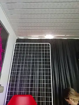 Snapshot of LatexDevil_Blondie chatting on August 2026 06:32:01 PM LatexDevil Blondie online show from August 2026 06:32:01 PM