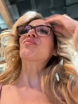 MessyNastyQueen online show from December 2024 08:50:01 PM