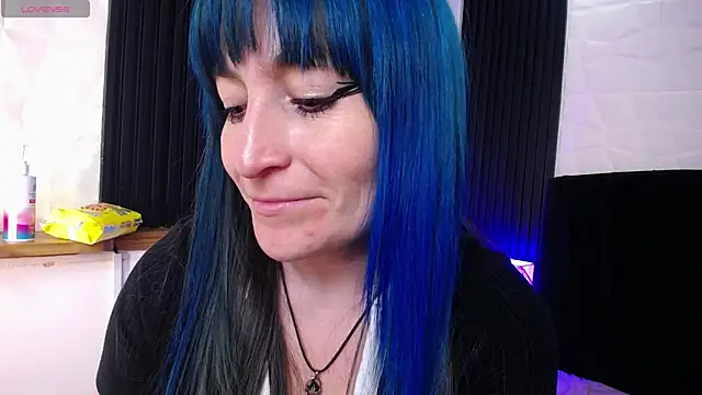 alicia moom online show from January 2025 11:02:02 PM